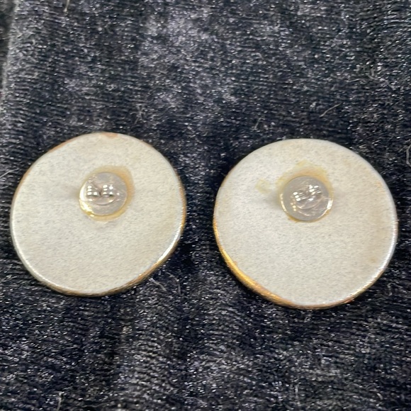 Vintage “button” post earrings. - Picture 2 of 3